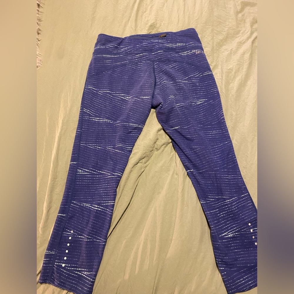 Nike Dri-Fit calf length athletic leggings